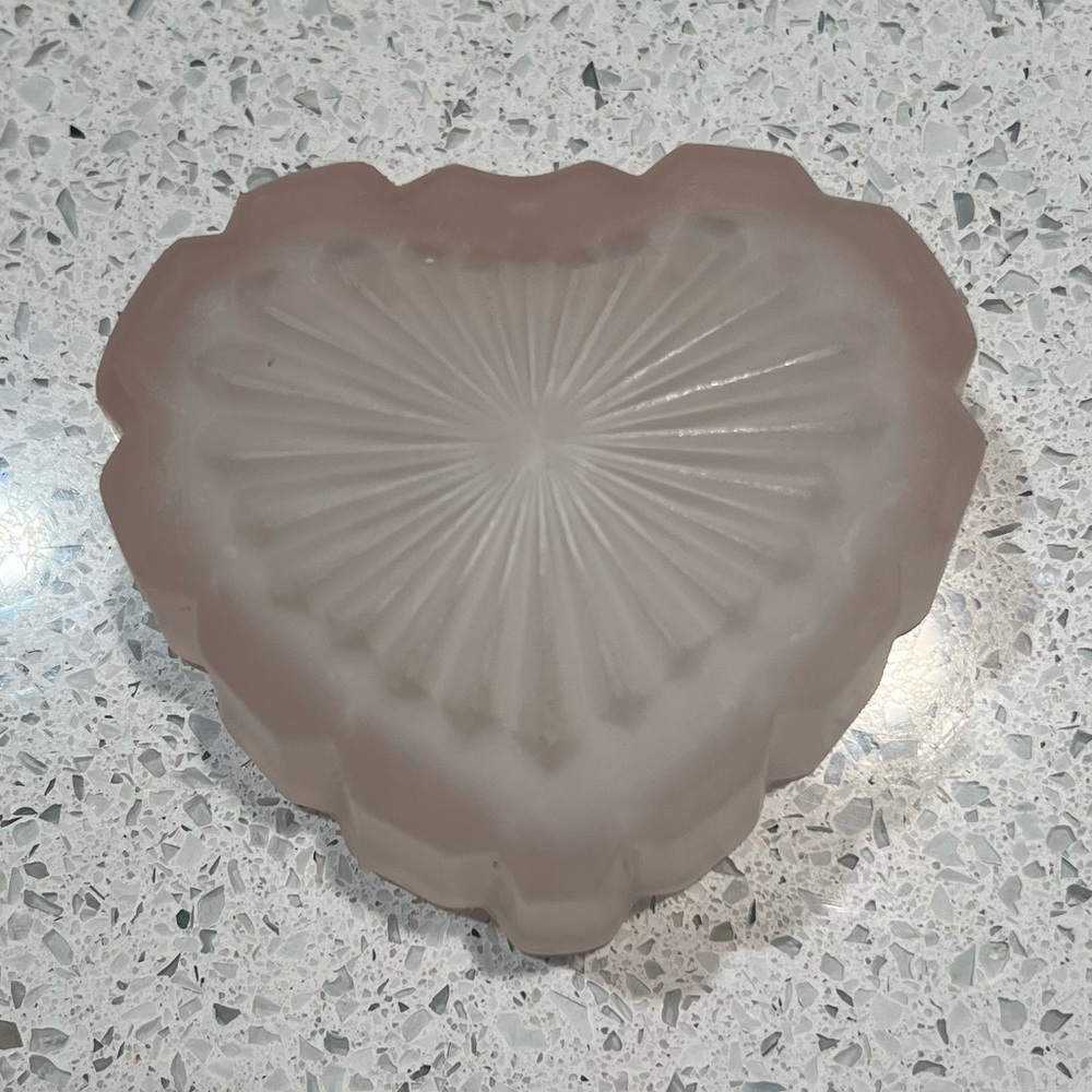 Vintage Pink Frosted Glass Heart Trinket Box - Picture 6 of 6